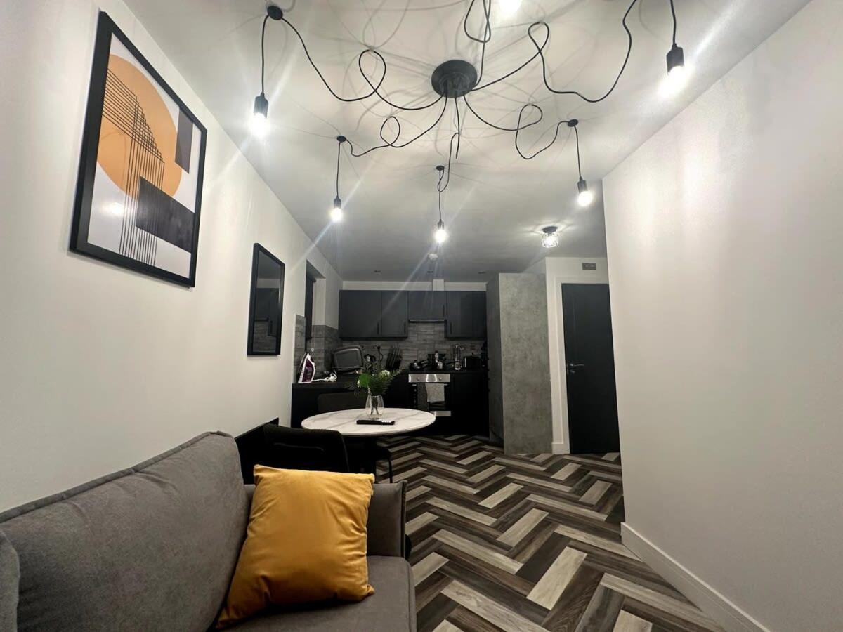 Newark House - 1 Bed Apartment 피터버러 외부 사진